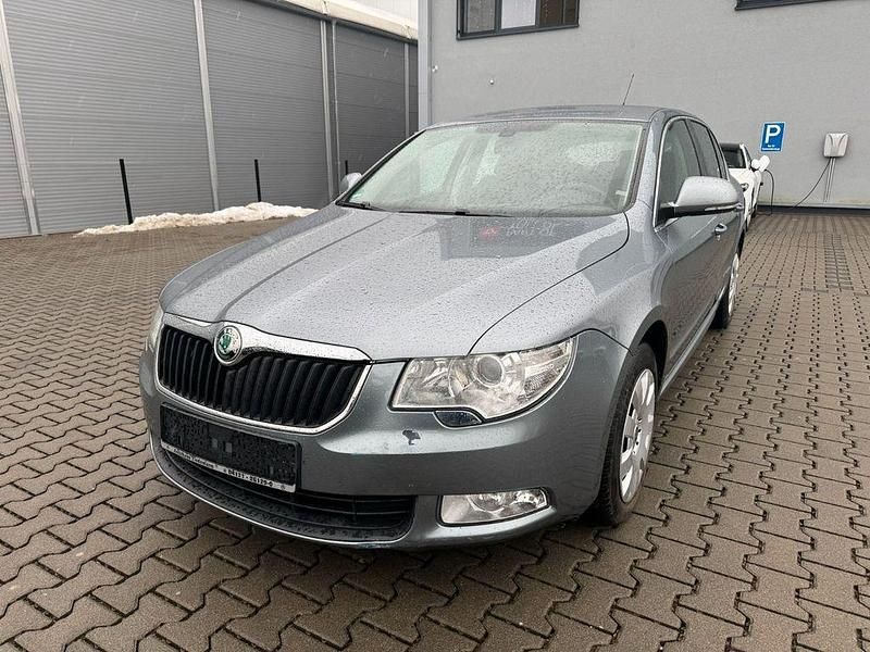 Gebraucht Skoda Superb Comfort 125 PS (91 kW) 2011 Grau Limousine