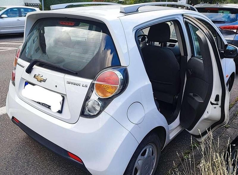 Gebraucht Chevrolet Spark LS 82 PS (60 kW) 2010 Weiß Kleinwagen