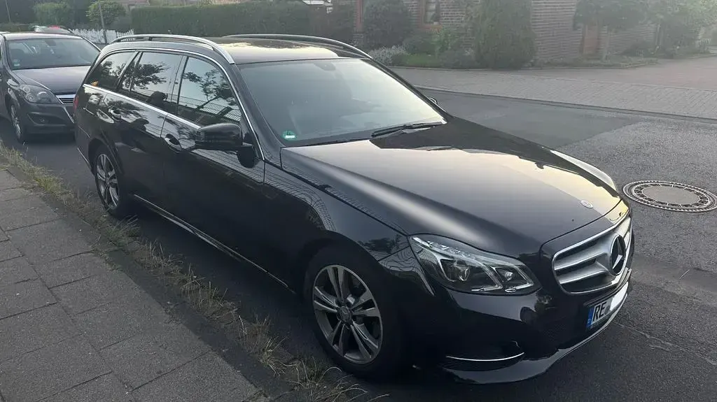 Gebraucht Mercedes E250 Avantgarde 204 PS (150 kW) 2016 Schwarz Limousine