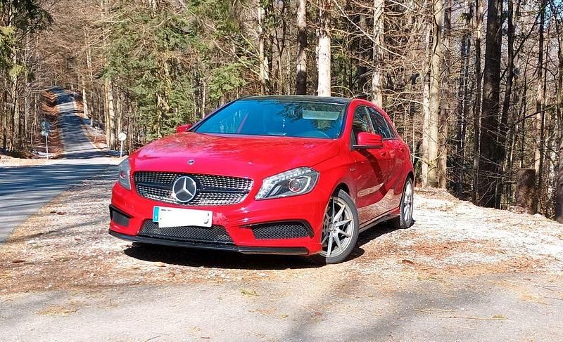 Rot Gebraucht 2013 Mercedes A250 AMG line Limousine | 10.600 € - Bild 1/4