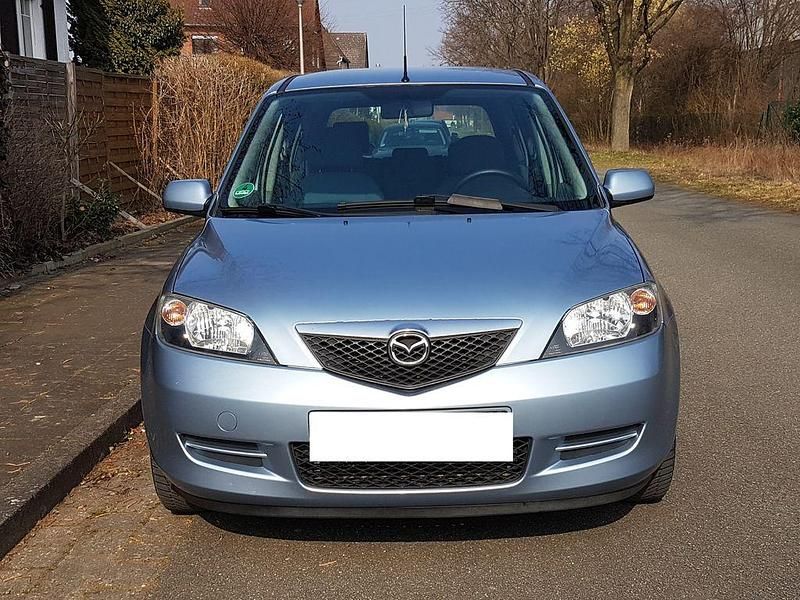 Blau Gebraucht 2005 Mazda 2 Active Limousine | 2.850 € (Fairer Preis) - Bild 1/4
