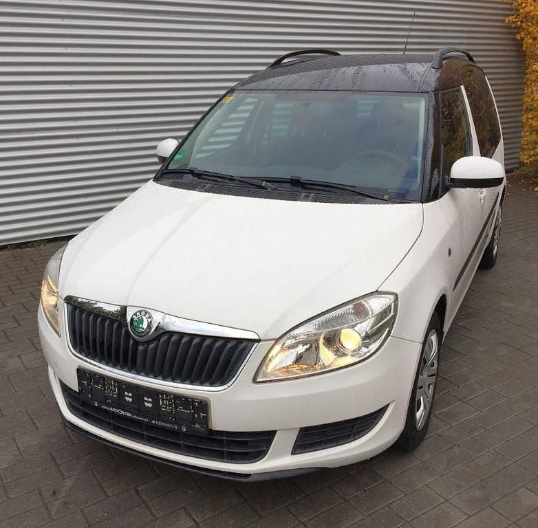 Weiß Gebraucht 2010 Skoda Roomster Plus Edition Kombi | 2.990 € (Superpreis) - Bild 1/4