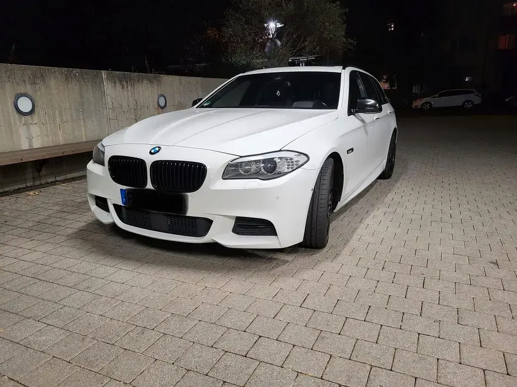 Gebraucht BMW M550 Sport Line 381 PS (280 kW) 2013 Weiß Limousine