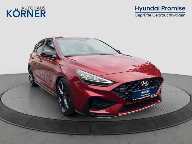 Rot Gebraucht 2021 Hyundai i30 N Performance Limousine | 31.900 € (Etwas zu teuer) - Bild 1/4