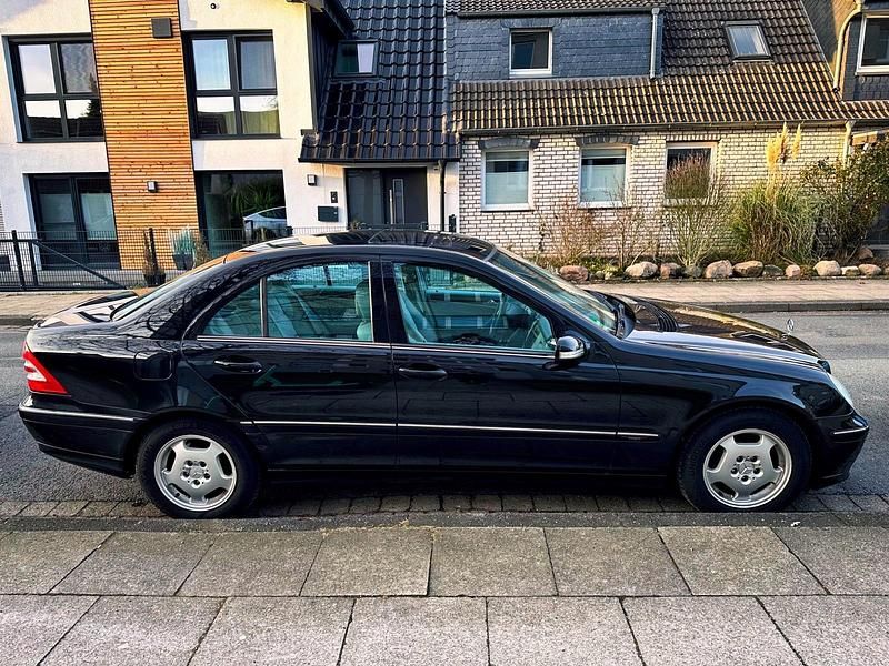 Gebraucht Mercedes C220 Avantgarde 150 PS (110 kW) 2006 Schwarz Limousine