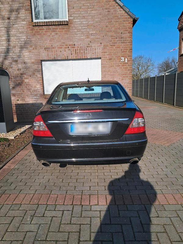 Gebraucht Mercedes E280 190 PS (139 kW) 2007 Schwarz Limousine