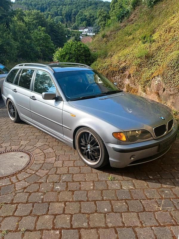 Grau Gebraucht 2005 BMW 320 Kombi | 1.400 € (Superpreis) - Bild 1/4