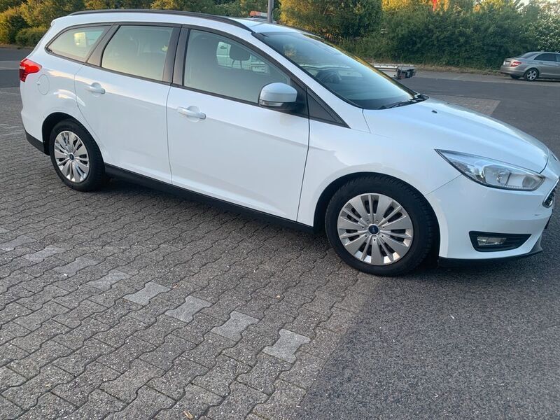 Weiß Gebraucht 2017 Ford Focus Business Edition Kombi | 4.950 € (Fairer Preis) - Bild 1/4