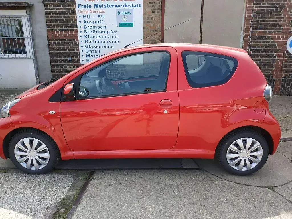 Gebraucht Toyota Aygo Cool 68 PS (50 kW) 2011 Fire red Kleinwagen