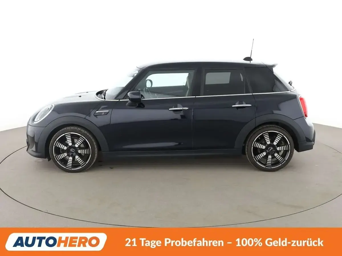 Gebraucht Mini Cooper S Classic 178 PS (130 kW) 2023 Enigmatic black Kleinwagen