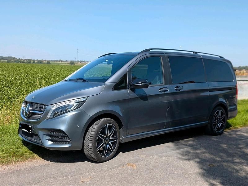 Grau Gebraucht 2021 Mercedes V300 AMG Van / Kleinbus | 49.500 € - Bild 1/4