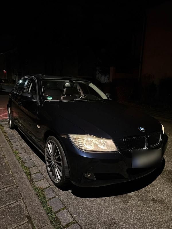 Gebraucht BMW 318 150 PS (110 kW) 2009 Blau Limousine