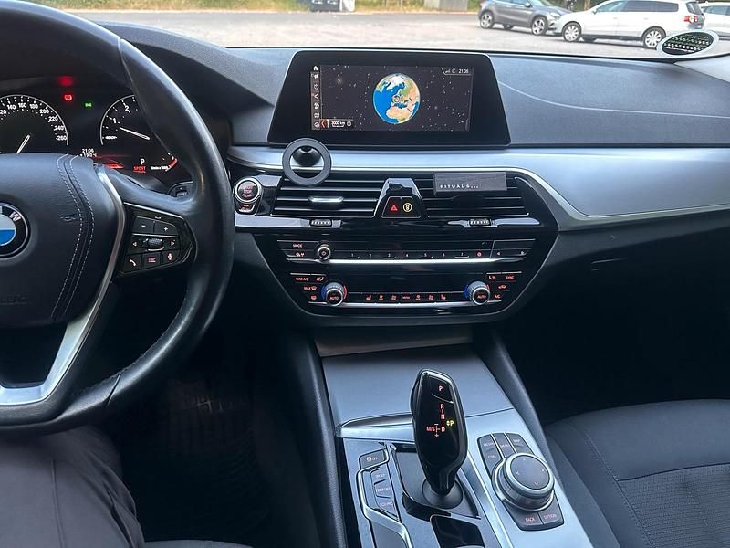 Gebraucht BMW 520 184 PS (135 kW) 2019 Weiß Limousine