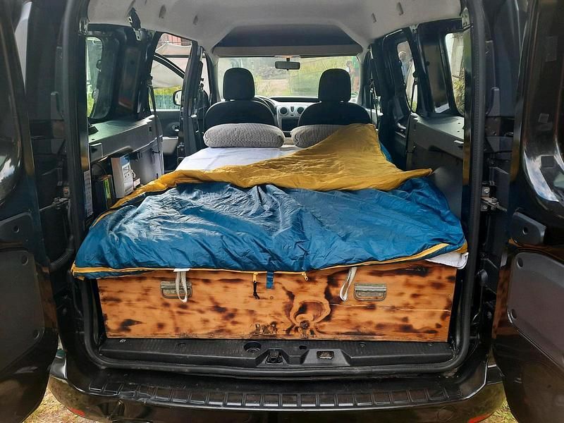 Schwarz Gebraucht 2013 Dacia Dokker Van | 2.900 € (Superpreis) - Bild 1/4