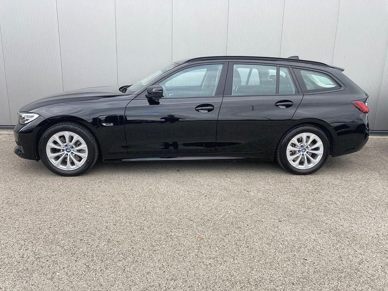 Schwarz Gebraucht 2022 BMW 320e Limousine | 25.900 € (Superpreis) - Bild 1/4