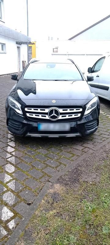 Gebraucht Mercedes GLA220 177 PS (130 kW) 2018 Schwarz SUV