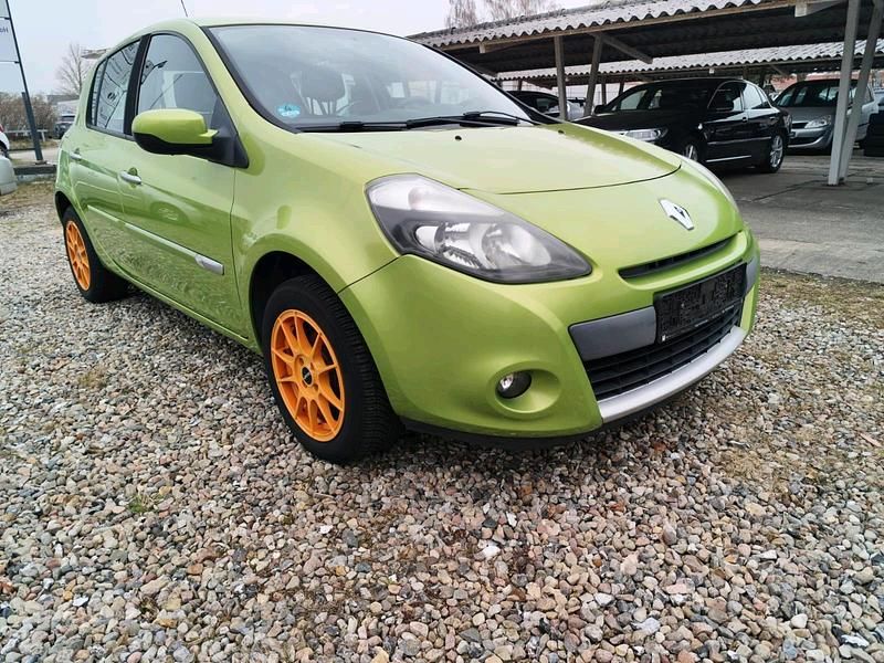 Gebraucht Renault Clio III 75 PS (55 kW) 2011 Limousine