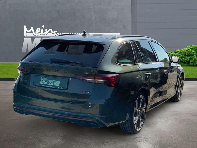 Neu Skoda Octavia RS 265 PS (194 kW) 2026 Grün Kombi