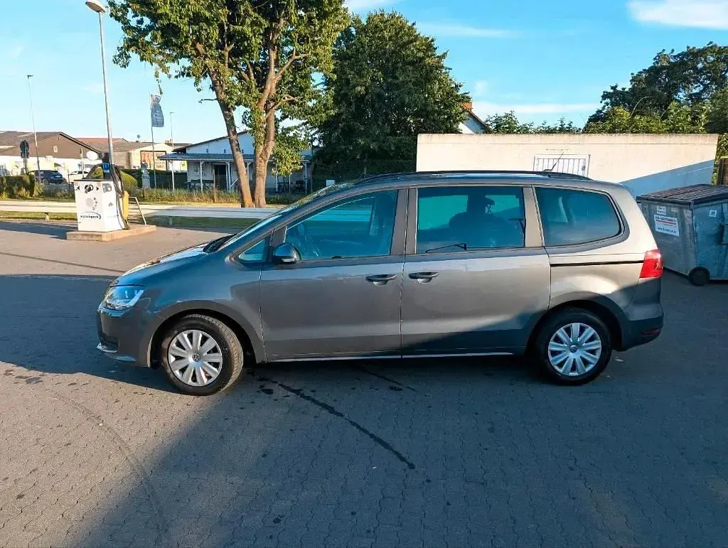 Gebraucht VW Sharan 140 PS (102 kW) 2011 Grau Van / Kleinbus