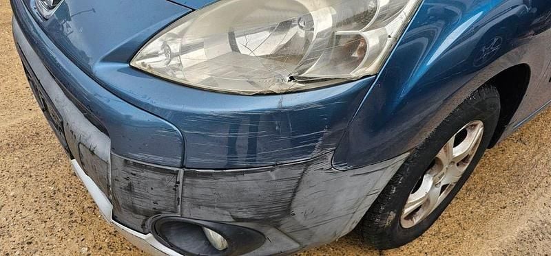 Gebraucht Peugeot Partner Tepee Family 120 PS (88 kW) 2010 Van / Kleinbus