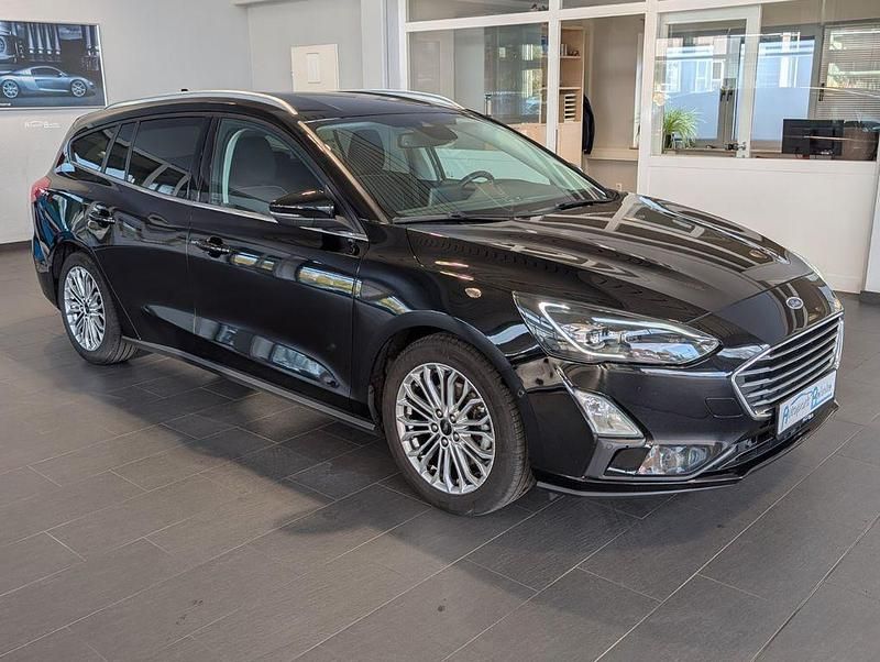Schwarz Gebraucht 2021 Ford Focus Titanium X Limousine | 18.950 € (Fairer Preis) - Bild 1/4