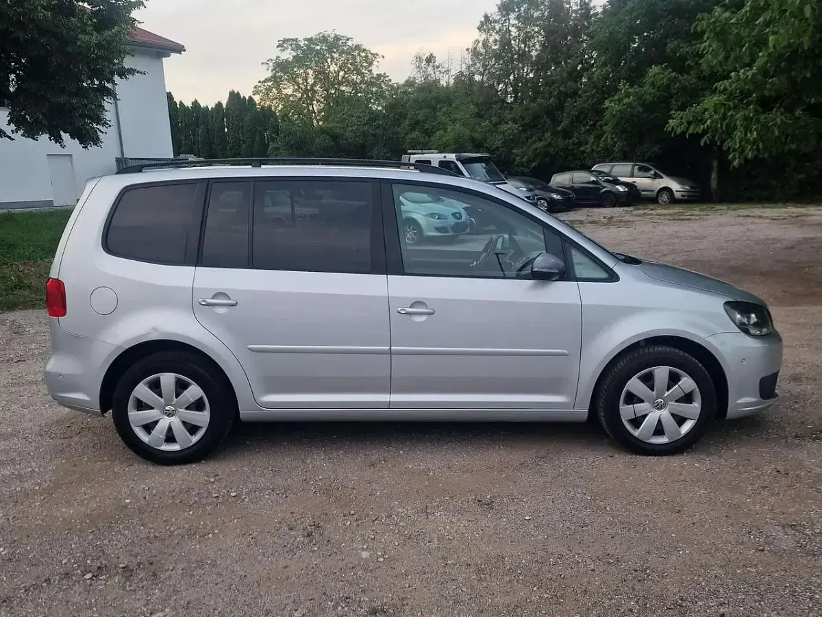 Gebraucht VW Touran Comfortline 105 PS (77 kW) 2013 Reflexsilber metallic Van / Kleinbus