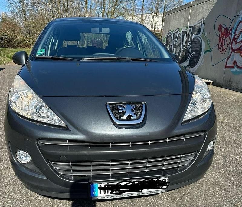 Gebraucht Peugeot 207 Forever 73 PS (53 kW) 2012 Grau Limousine