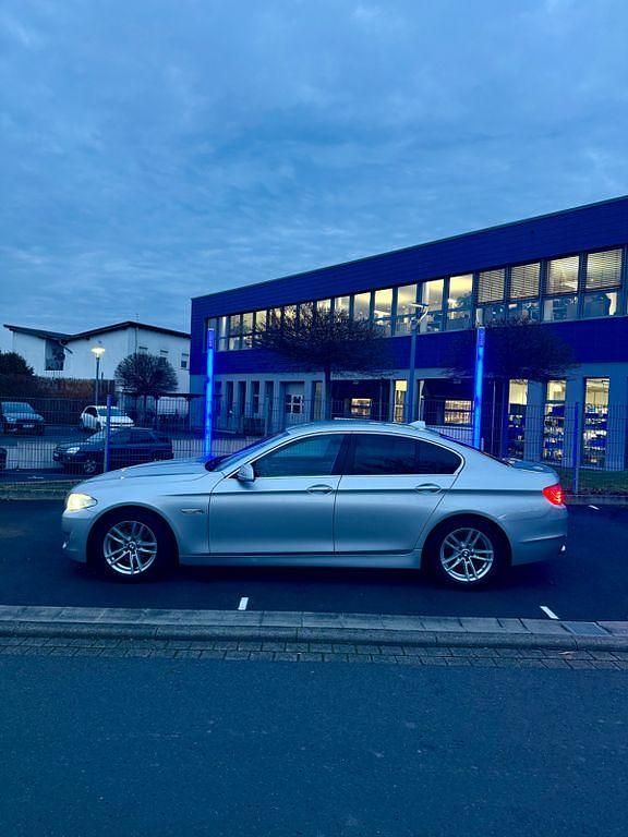 Gebraucht BMW 528 258 PS (189 kW) 2010 Silber Limousine