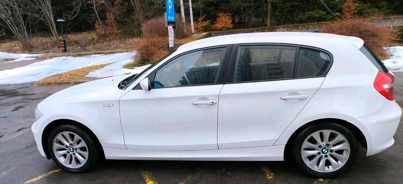 Gebraucht BMW 116 122 PS (89 kW) 2009 Weiß Kleinwagen