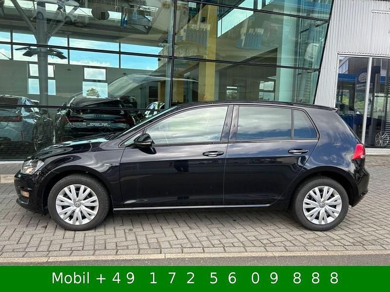 Deep black perleffekt (metallic) Gebraucht 2016 VW Golf VII LOUNGE Limousine | 8.499 € (Fairer Preis) - Bild 1/4