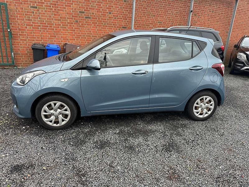 Gebraucht Hyundai i10 Trend 67 PS (49 kW) 2018 Blau Kleinwagen