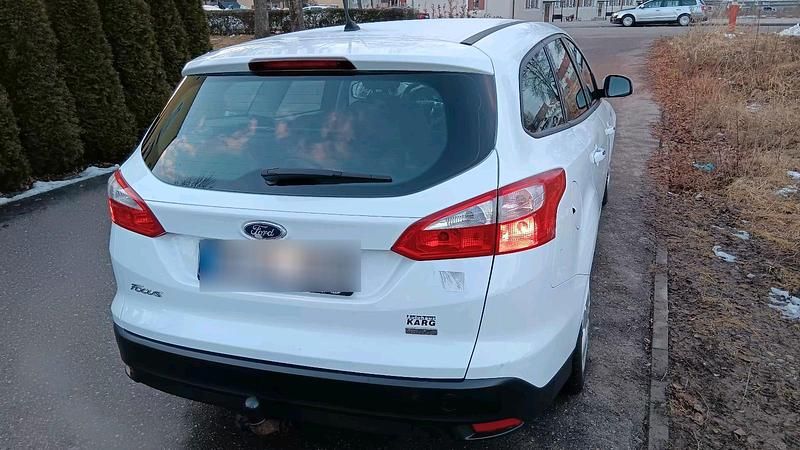 Gebraucht Ford Focus 2013 Weiß Kombi