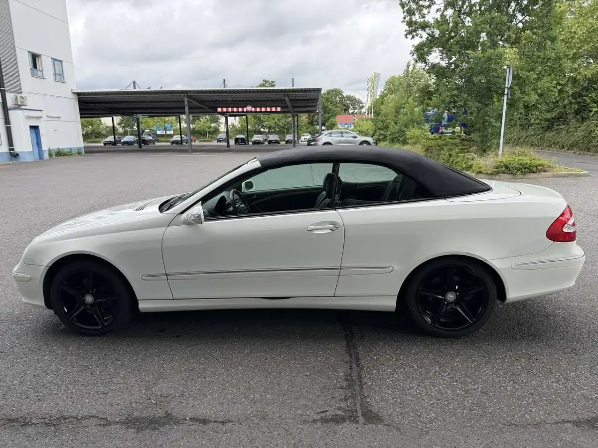 Gebraucht Mercedes CLK320 Elegance 218 PS (160 kW) 2005 Weiß Cabrio