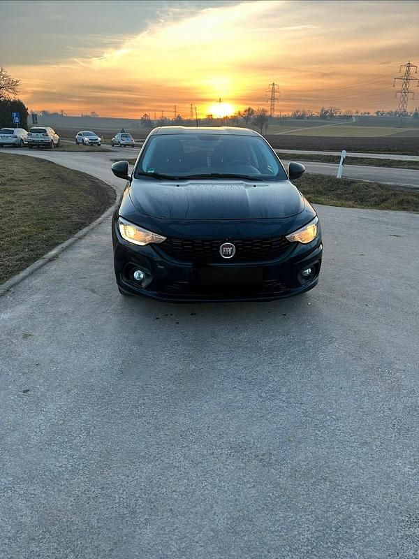Gebraucht Fiat Tipo 90 PS (66 kW) 2019 Blau Limousine