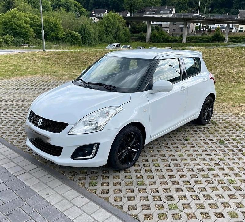 Weiß Gebraucht 2016 Suzuki Swift Kleinwagen | 9.500 € - Bild 1/4