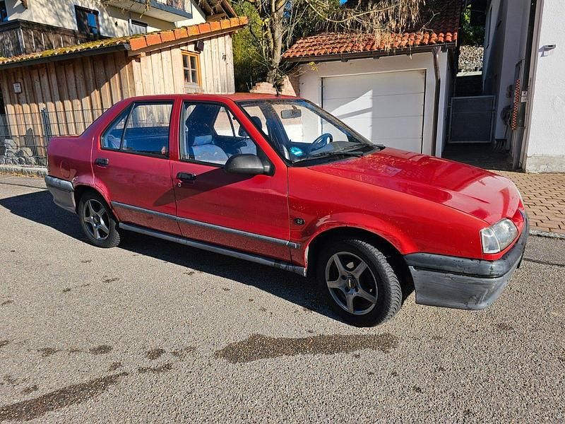 Second-hand Renault 19 73 CP (53 kW) 1994 Roșu Berlinǎ