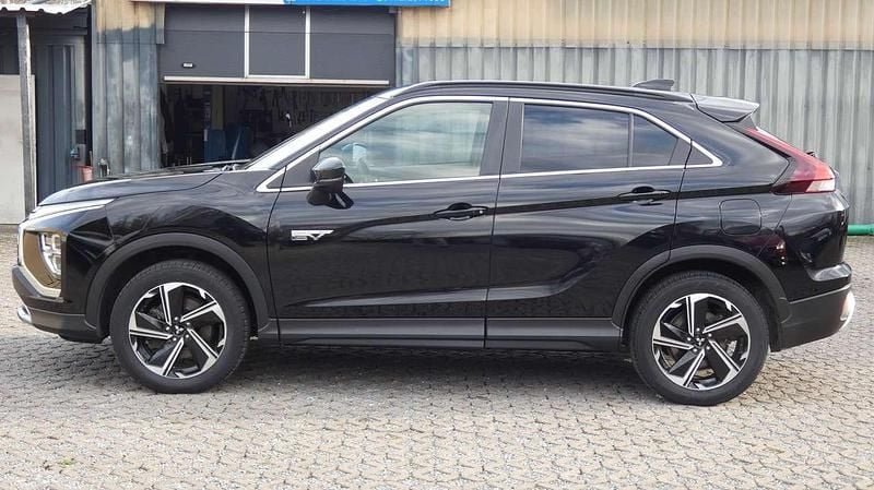 Gebraucht Mitsubishi Eclipse Cross Plus 98 PS (72 kW) 2022 Pantherschwarz (p) SUV