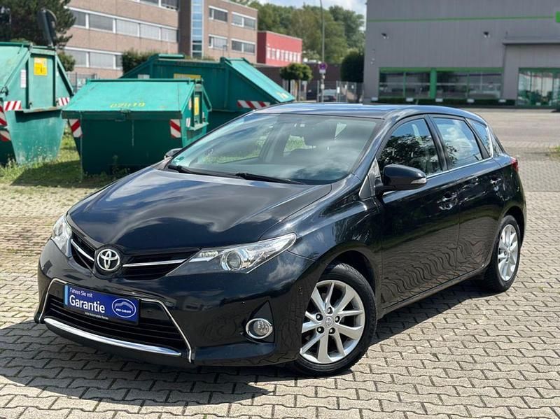 Schwarz Gebraucht 2013 Toyota Auris Limousine | 7.490 € (Fairer Preis) - Bild 1/4