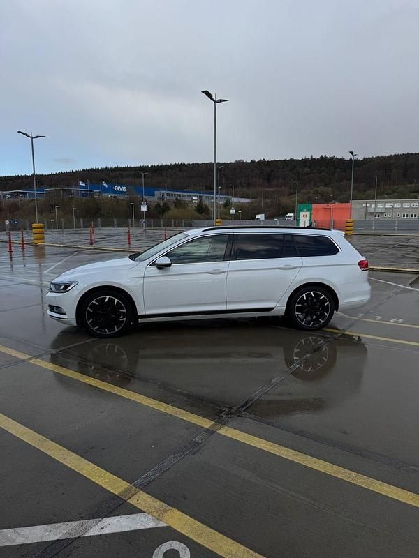 Gebraucht VW Passat Comfortline 120 PS (88 kW) 2015 Weiß Kombi