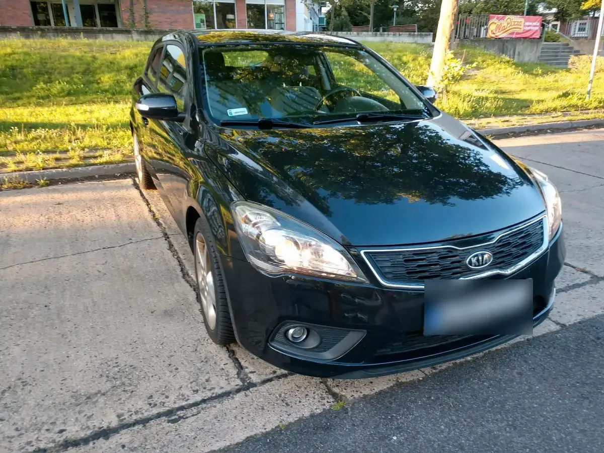 Gebraucht Kia ProCeed 128 PS (94 kW) 2011 Schwarz Kleinwagen
