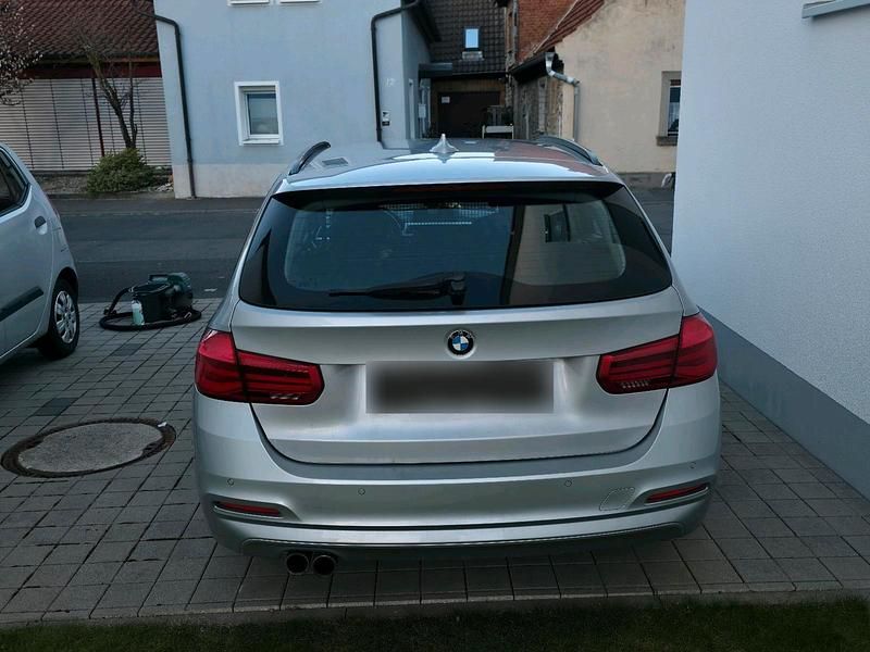 Gebraucht BMW 320 Advantage 163 PS (119 kW) 2018 Silber Kombi
