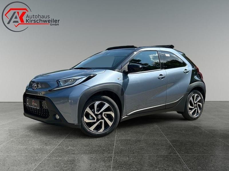 Juniper blue metallic/dach mys Neu 2025 Toyota Aygo Kleinwagen | 21.170 € - Bild 1/4