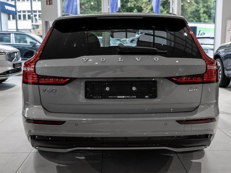 Neu Volvo V60 Plus 197 PS (144 kW) 2026 Grau Kombi