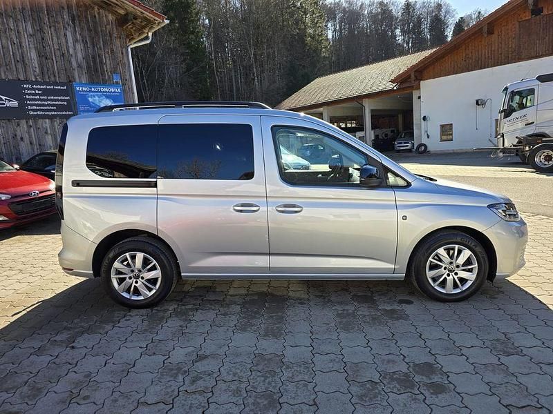Gebraucht VW Caddy Life 122 PS (89 kW) 2023 Silber Van / Kleinbus