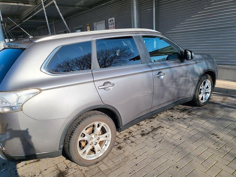 Gebraucht Mitsubishi Outlander Diamant Edition 150 PS (110 kW) 2014 Silber SUV