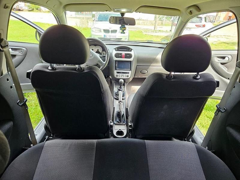 Gebraucht Opel Corsa 80 PS (58 kW) 2005 Silber Limousine