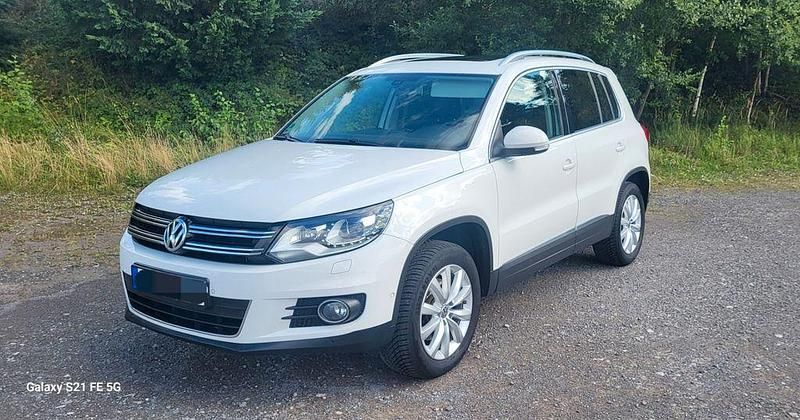 Weiß Gebraucht 2012 VW Tiguan Sportline SUV | 13.700 € (Etwas zu teuer) - Bild 1/4