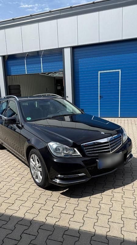 Schwarz Gebraucht 2013 Mercedes C180 Elegance Kombi | 10.700 € (Fairer Preis) - Bild 1/4