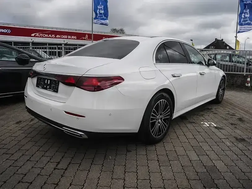 Gebraucht Mercedes E200 Avantgarde 204 PS (150 kW) 2024 Unilack polarweiß uni Limousine