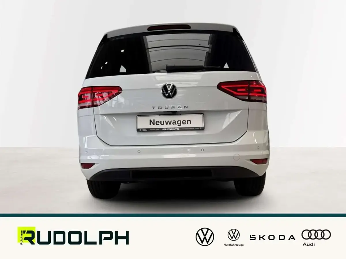 Gebraucht VW Touran 150 PS (110 kW) 2025 Weiss Van / Kleinbus